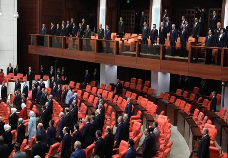 المعارضة تتطلع لدخول البرلمان بهدف تعديل الدستور مجدداً وتقليص صلاحيات الرئيس