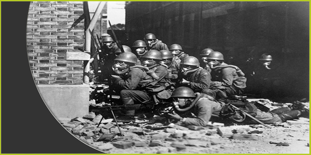 قوات يابانية ترتدي أقنعة واقية من الغازات الكيماوية خلال معركة شنغهاي (1937)