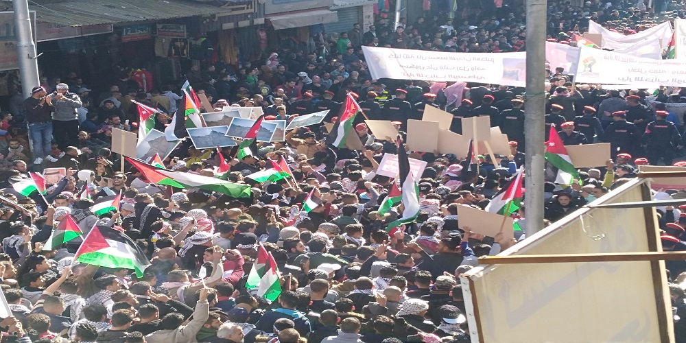 مسيرة وسط العاصمة الأردنية احتجاجاً على قرار ترامب (تصوير:عاصف الخالدي)
