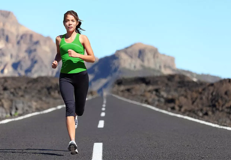 بالنسبة للنساء، تساعد ممارسة الرياضة صباحاً في تقليل دهون البطن، وضغط الدم المرتفع