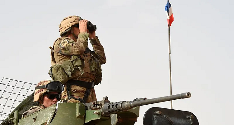 بعد انسحاب القوات الفرنسية بأيام من مالي، بدأت تظهر الجماعات الإرهابية، ووجّهت هجمات إرهابية لمجموعة فاغنر الروسية