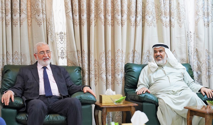 رئيس حركة العدل والإحسان إسماعيل النجم (يميناً) مع رئيس شورى الحزب الإسلامي العراقي إياد السامرائي (يساراً)