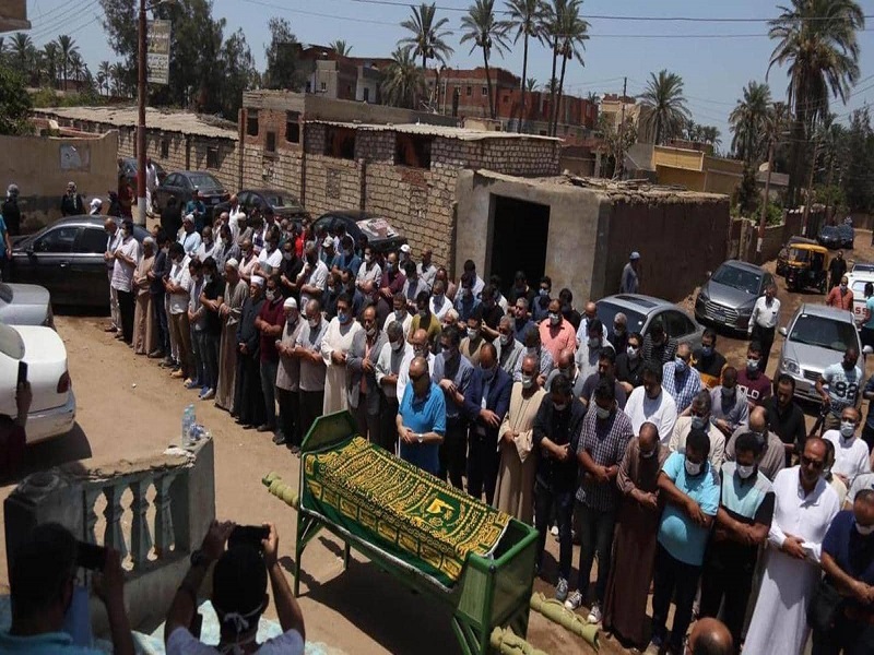 صلاة الجنازة على طبيب الغلابة محمد مشالي في مصر محافظة البحيرة