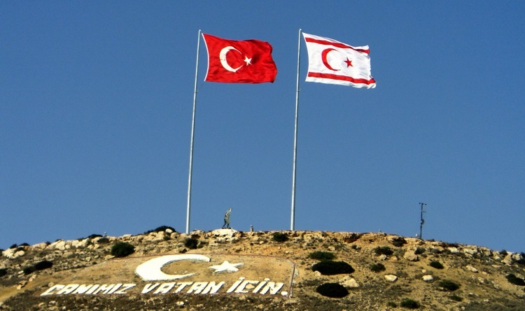أنشأت تركيا عام 1983جمهورية زائفة &quot;جمهورية شمال قبرص التركية &quot; (RTCN) على الجزء الذي تحتلّه، في شمال قبرص