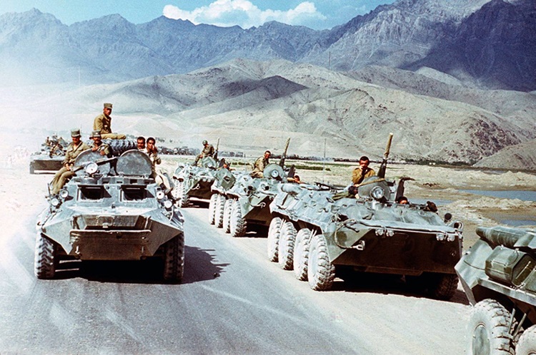 كان الاتحاد السوفيتي متورطاً في نزاع دام تسع سنوات في أفغانستان قبل أن يسحب قواته ابتداءً من عام 1988