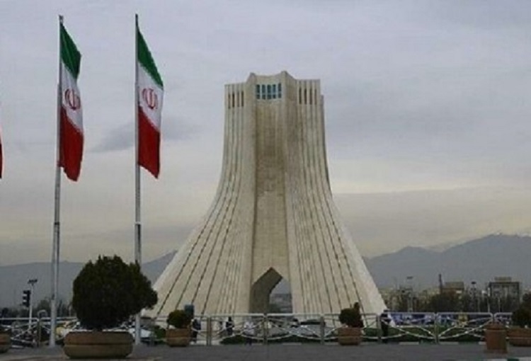 برز بشكل لافت في الشارع الإيراني تقليص قواعد اللباس الصارمة