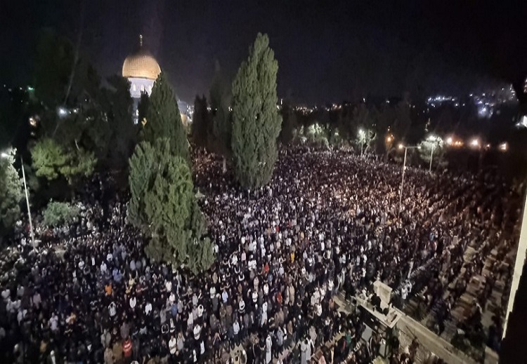 أحيا ربع مليون مصلٍّ من المسلمين ليلة القدر في بيت المقدس
