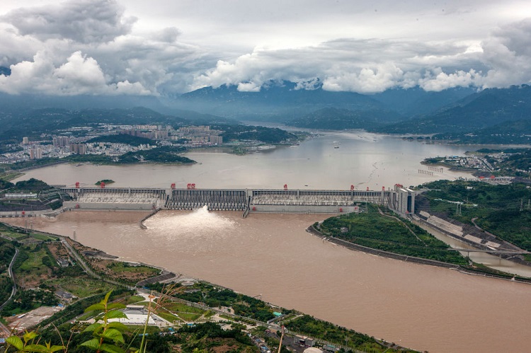 ما يقرب من 30% من سكان الصين سيتعرضون للتهديد في حالة تمزق سد الخوانق الثلاثة