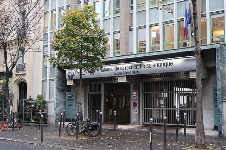  المركز الوطني للبحث العلمي CNRS بباريس