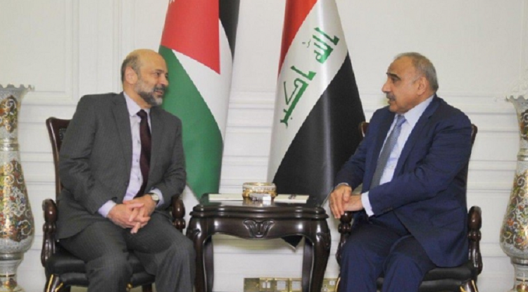 رئيس الوزراء الأردني السابق عمر الرزاز مع نظيره العراقي عادل عبد المهدي... من زيارة الرزاز لبغداد في العام 2018 التي جرى فيها إعادة تفعيل المباحثات بشأن المشروع 