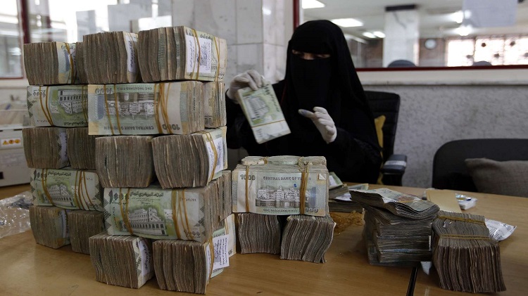 ميليشيات الحوثي الإرهابية تلغي الفوائد على الودائع في البنوك الحكومية والتجارية بالمناطق الخاضعة لسيطرتها