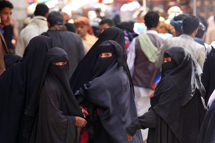 حصل تراجع كبير جداً في المكاسب النسبية التي تحققت لحقوق المرأة خلال الفترة الماضية في مناطق سيطرة الحوثيين