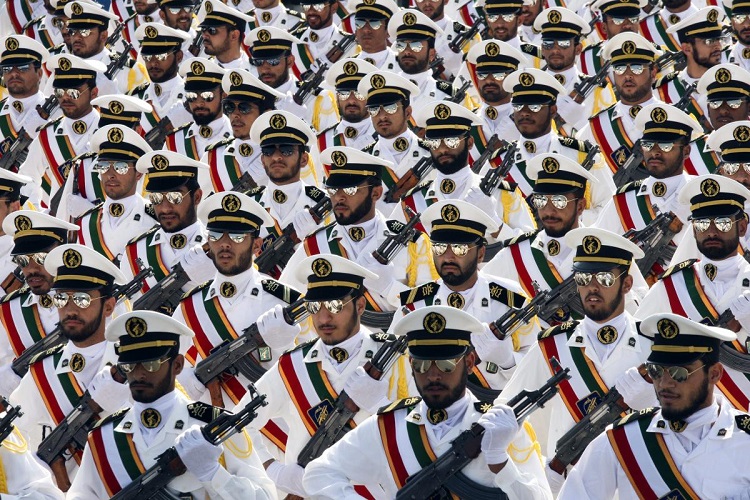 جنود إيرانيون في طهران، سبتمبر 2011