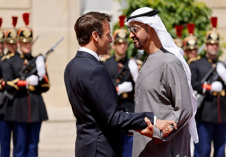 الشيخ محمد بن زايد آل نهيان وصل إلى ساحة متحف الجيش الفرنسي الوطني في قصر ليزانفاليد في العاصمة الفرنسية باريس