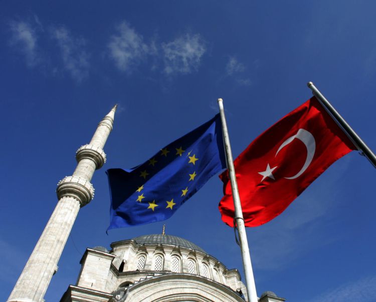 دفع الرئيسان؛ جورج دبليو بوش وباراك أوباما، أوروبا إلى قبول تركيا في الاتحاد الأوروبي