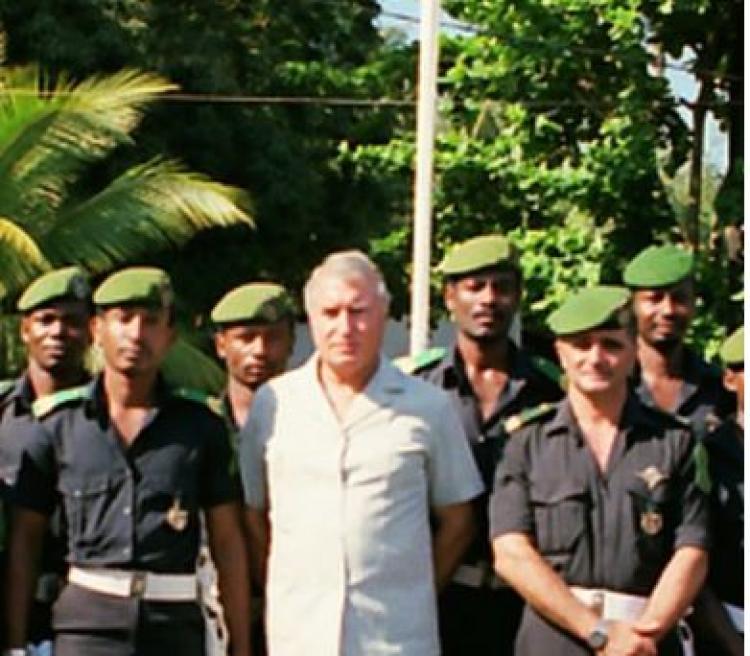 بوب دونار مع الحرس الرئاسي لجزر القمر