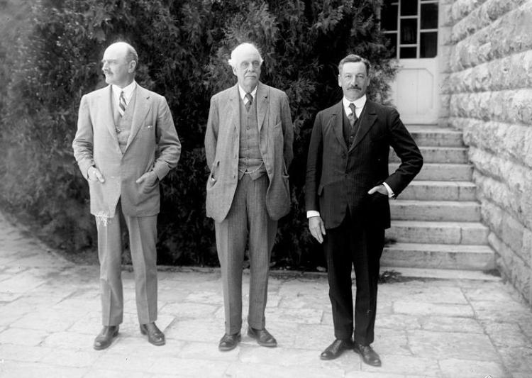 من اليمين هربرت صموئيل مع بلفور والجنرال اللنبي في الجامعة العبرية بالقدس عام 1925