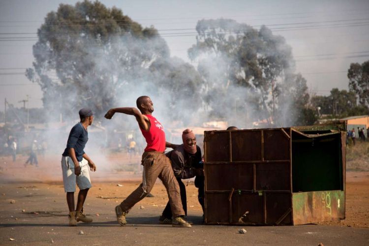 تصاعد العنف ضدّ المهاجرين وتر الدبلوماسية بين نيجيريا وجنوب أفريقيا
