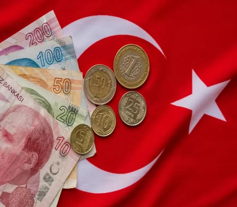 الليرة التركية تواجه أزمة جديدة... المستثمرون يتكبدون أعلى علاوة تحوط