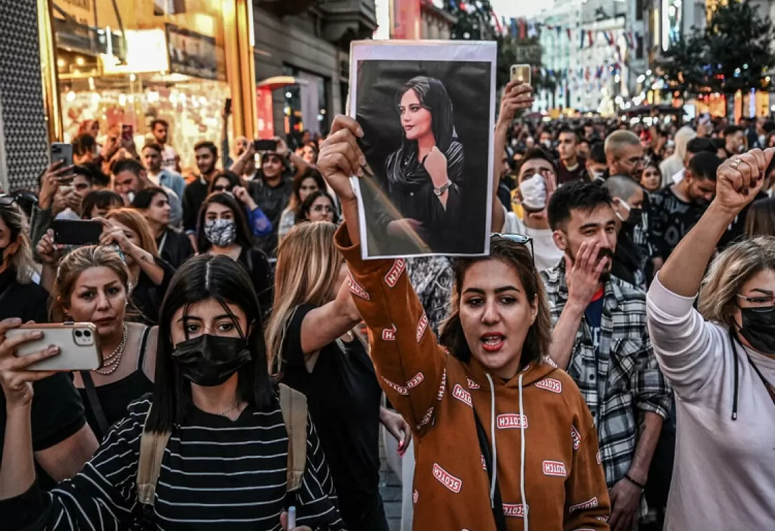 النظام الإيراني يفشل في قمع الشارع... احتجاجات وإضرابات مستمرة للشهر الرابع