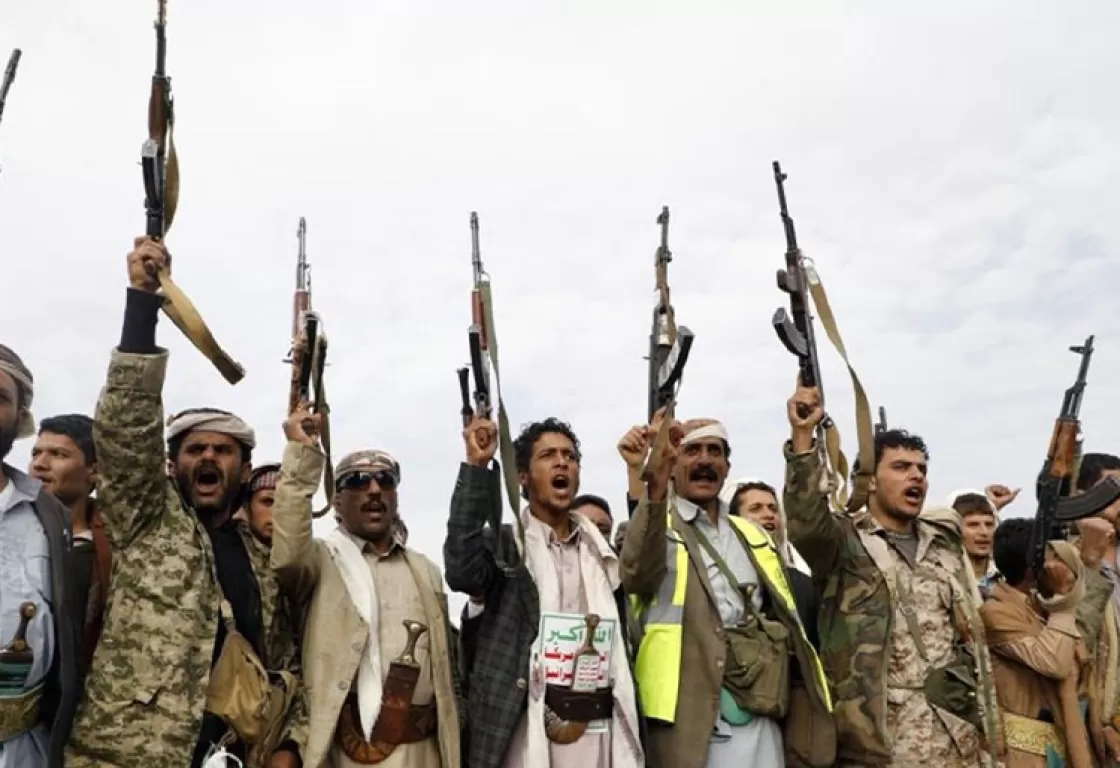 من النموذج الإيراني ونموذج نظام طالبان... الحوثيون يستلهمون قيوداً لخنق اليمنيات 