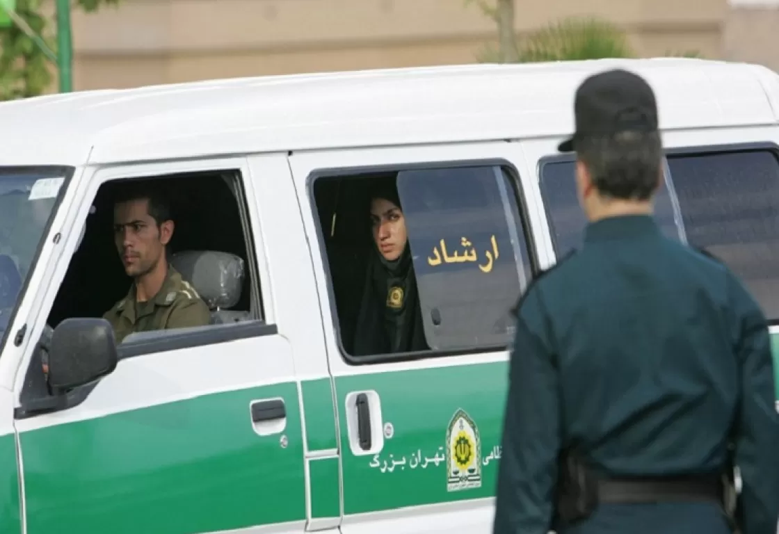  كاميرات بشوارع إيران لمراقبة زي النساء... هل هكذا استبدلت إيران شرطة الأخلاق؟