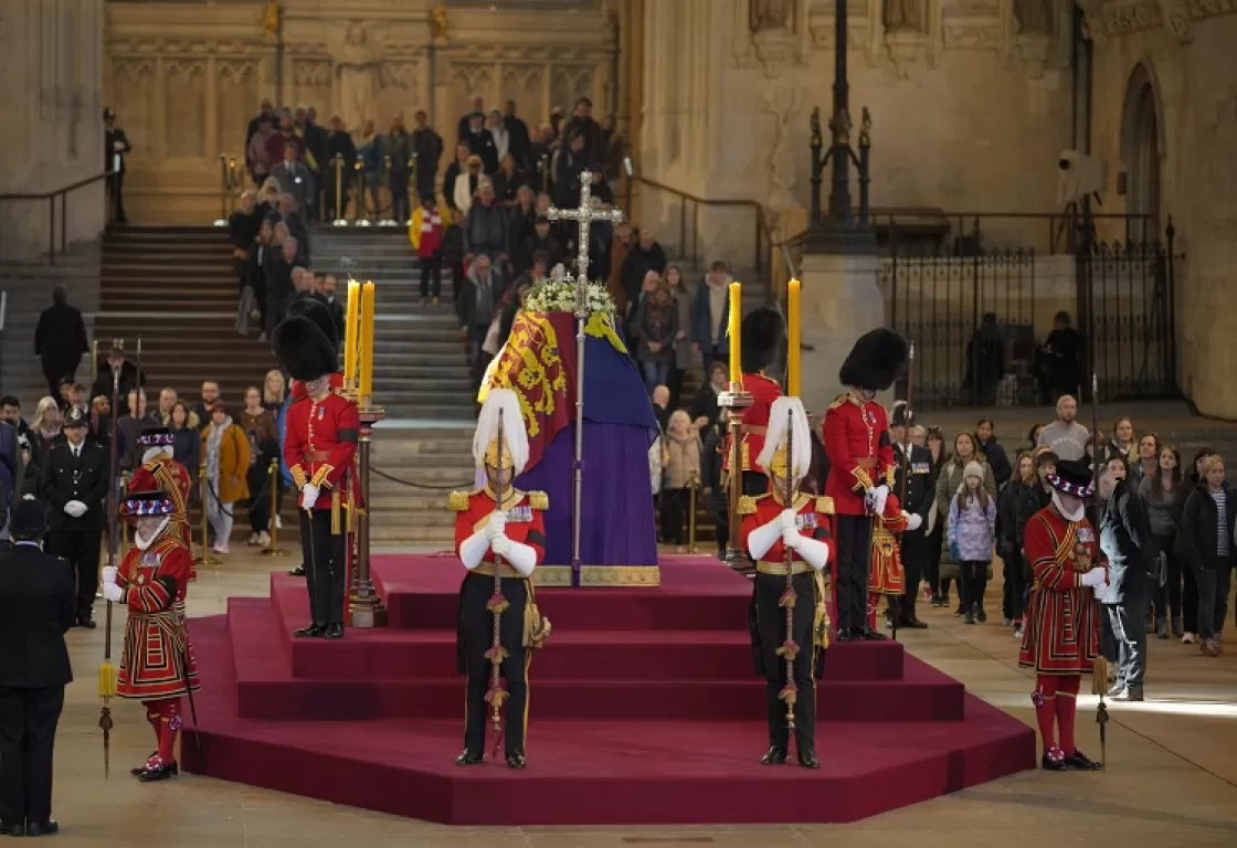جنازة إليزابيث تستقطب &quot;عشاق الطقوس&quot; أما الملك الجديد فـ&quot;محافظ ومغامر&quot;