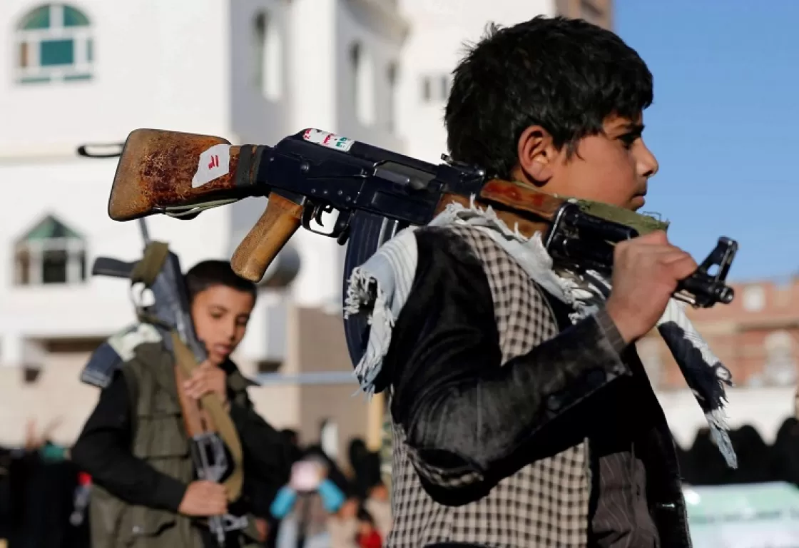 رغم الهدنة... الحوثيون يواصلون تجنيد الأطفال