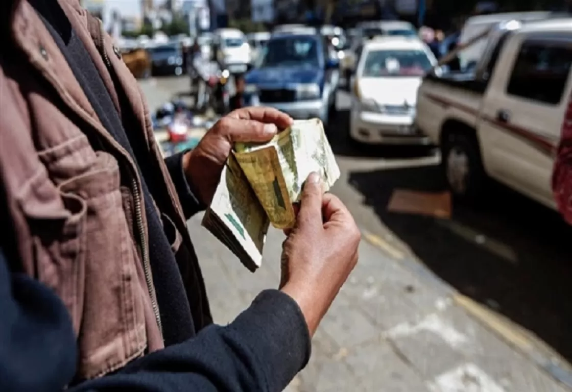 المصارف والنفط والغاز.. الحوثيون ينهبون أموال اليمنيين