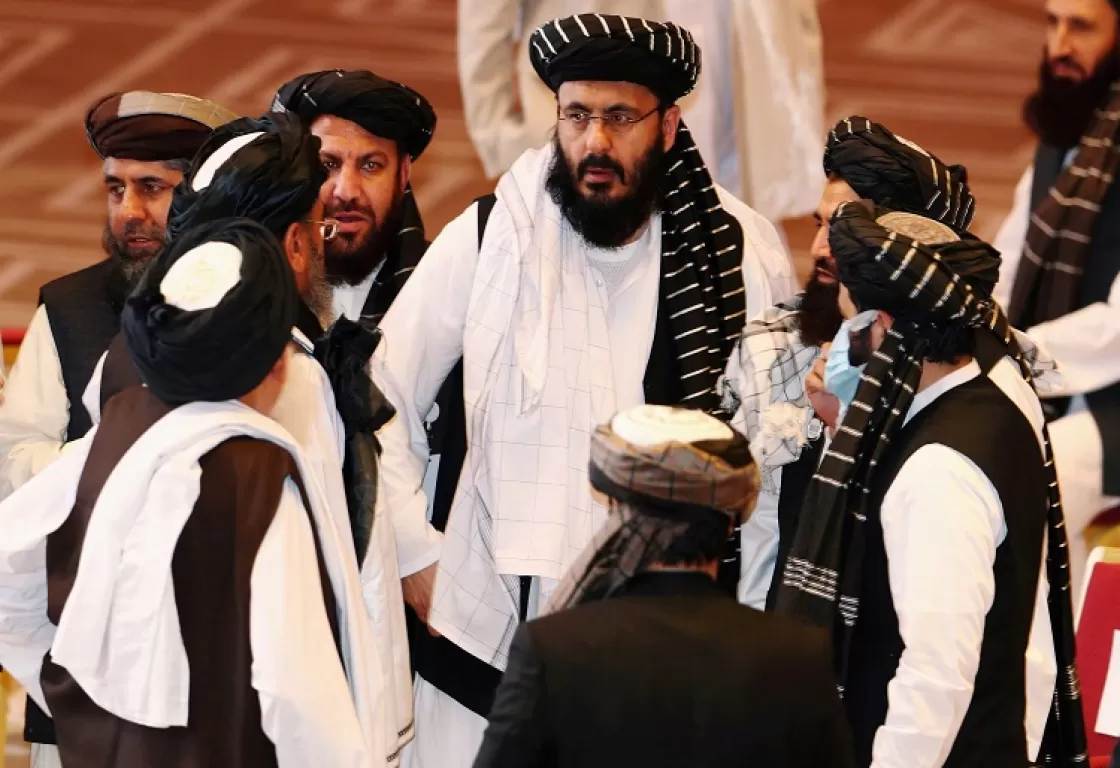 رويترز: محادثات سرية بين قطر وزعيم طالبان لإنهاء عزلتهم