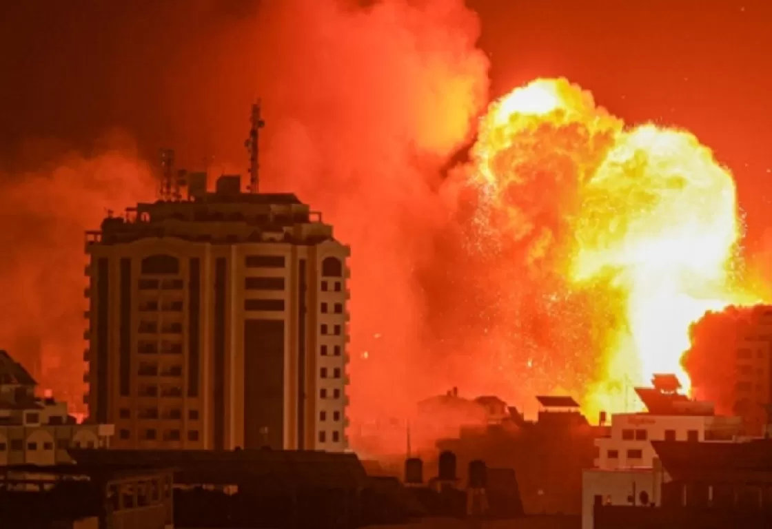 قصف عنيف وتقسيم القطاع.. وإسرائيل تستعين بمرتزقة.. ما جديد المشهد في غزة؟