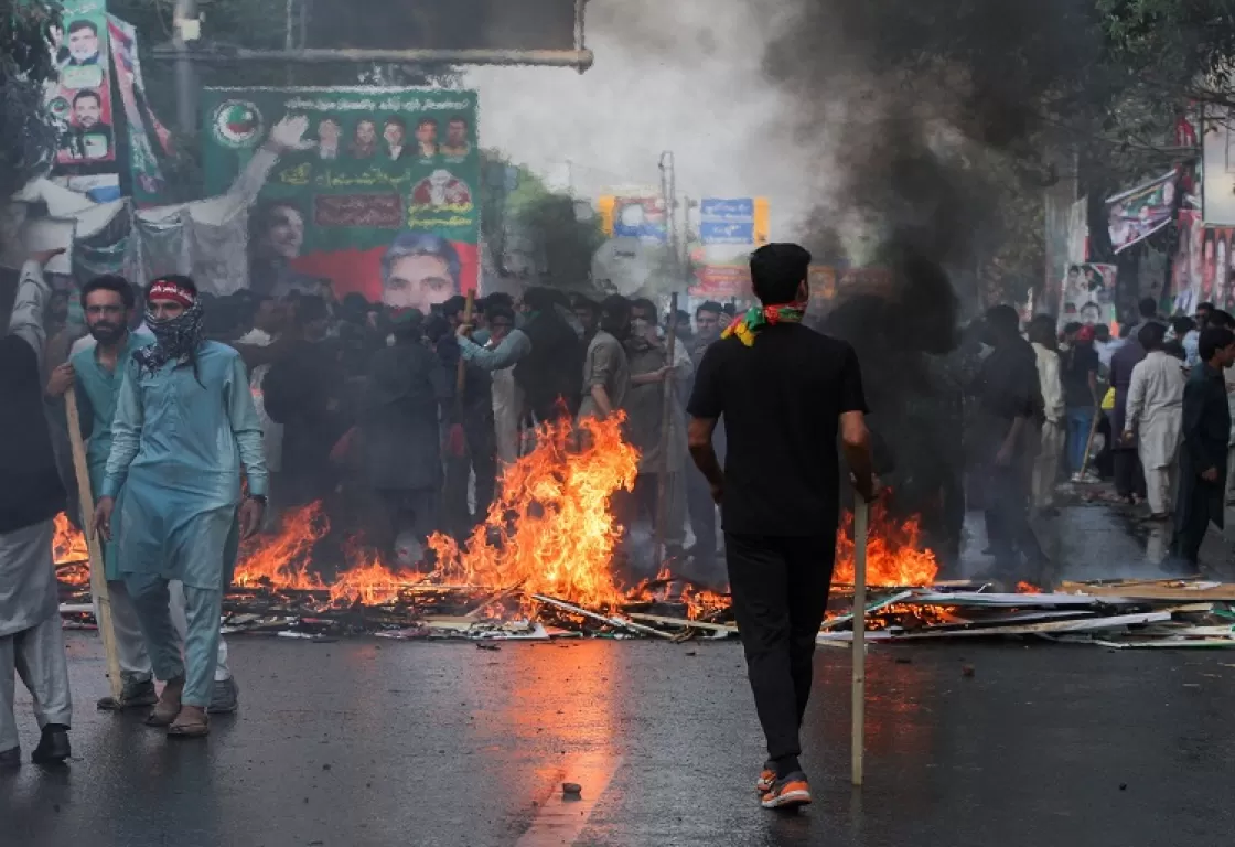 اشتباكات بين أنصار عمران خان والسلطات الباكستانية... تفاصيل