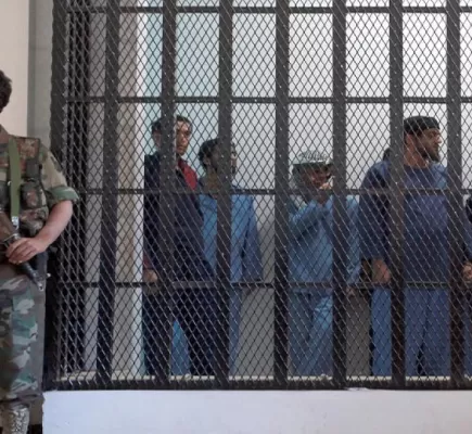 ميليشيات الحوثي تخضع (65) سجيناً في ريف صنعاء لدورات تعبوية... تفاصيل