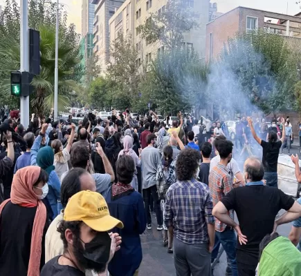 الاحتجاجات تتواصل ضد الجمهورية الإسلامية... والجيش الإيراني يهدد بطرد المتظاهرين