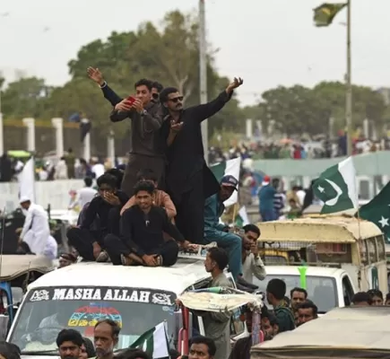 باكستان... حرق كنائس وأعمال عنف بعد اتهام مسيحيين بتدنيس القرآن