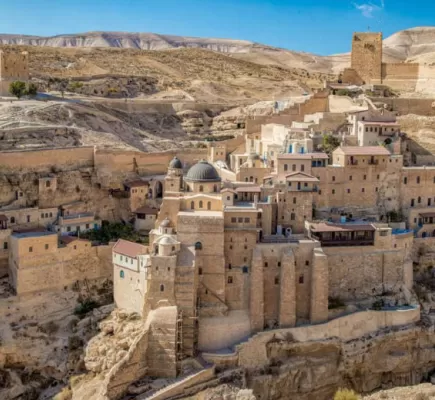 لماذا يحرّم على النساء زيارة دير تاريخي في بيت لحم؟