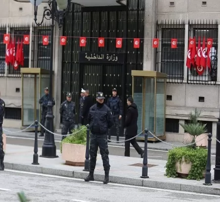 تونس تبدأ إجراءات تطهير القطاع العام من الإخوان