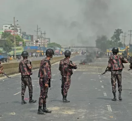 قطع الطرق واشتباكات دامية... جماعة الإخوان تعلن الحرب في بنغلاديش