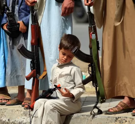 أطفال اليمن يواجهون إرهاب الحوثيين... تقرير لمنظمة دولية