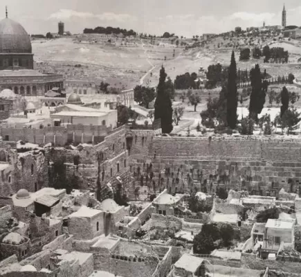 على هوامش الإمبراطوريات: التاريخ المغمور لحيّ المغاربة في القدس