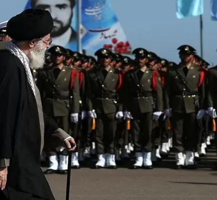 العقيدة العسكرية الإيرانية توظف الديني والمذهبي لبسط أيديولوجية ولاية الفقيه