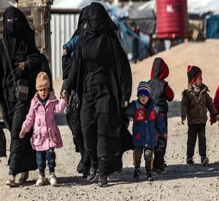 فرنسا تعيد (15) امرأة و(32) طفلاً من أبناء تنظيم داعش إلى أراضيها... تفاصيل