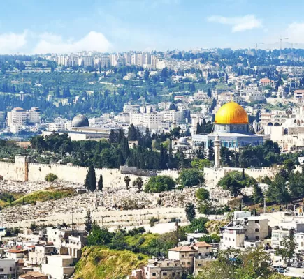 كيف جمعت فلسطين الغزاة ووحّدت المبشرين والأساطيل الدولية؟