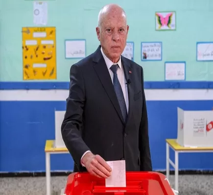 بعد إجراء انتخابات المجالس المحلية دون إخوان... سعيد يؤكد: مستمرون في تطهير تونس