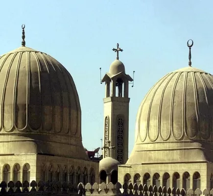 المساجد والكنائس وصراع الهوية المعمارية