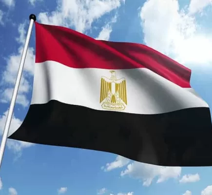 الواقعة فجرت أزمة في مصر... مطعم شهير يمنع دخول المحجبات
