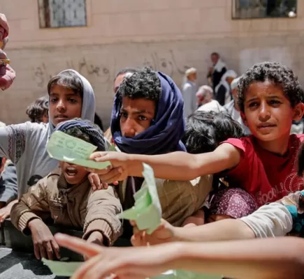 (56) ألف أسرة يدفعون ثمن الخلاف بين الحكومة اليمنية وبرنامج الأغذية العالمي... ما القصة؟