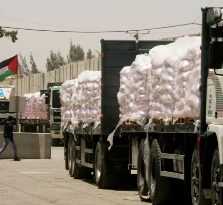 لأول مرة منذ 7 أكتوبر... دخول شاحنات محملة بالبضائع التجارية إلى غزة